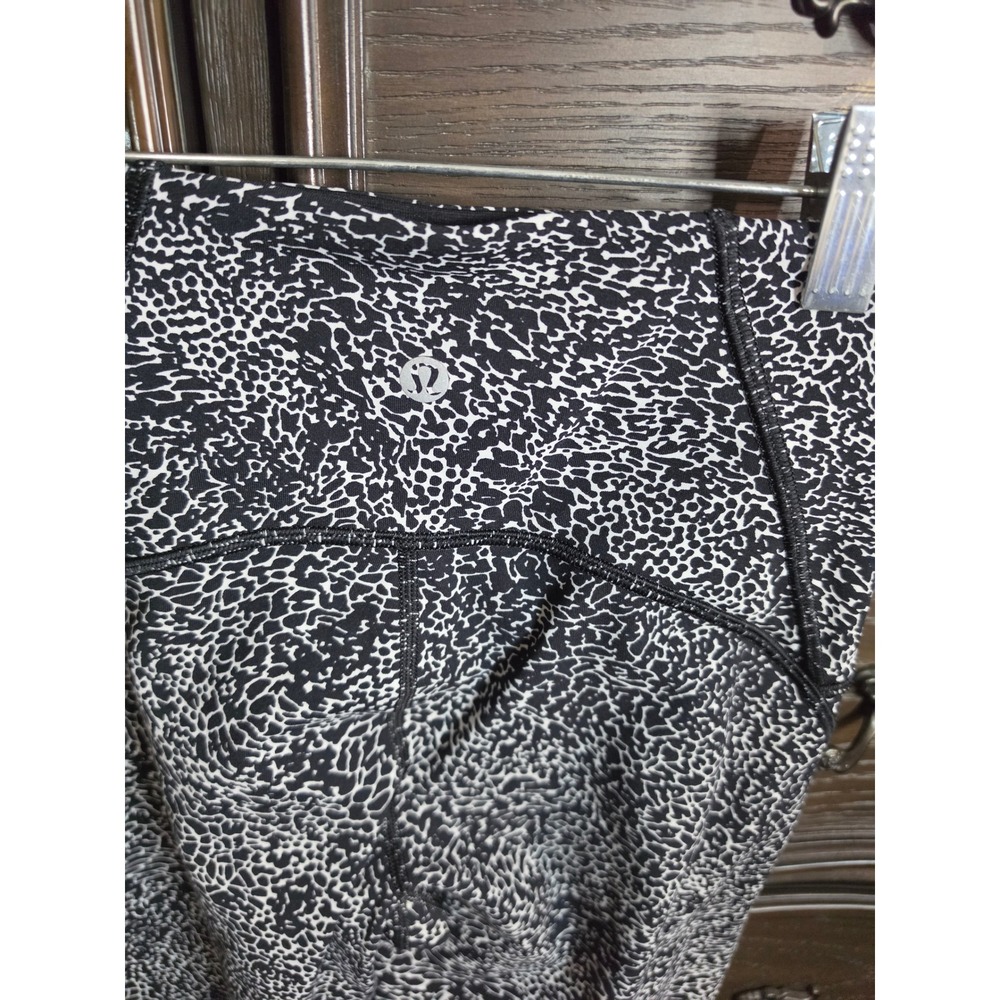 Lululemon High Rise Mesh Panel Leggings Black White Crackle Print Sz 4 - Picture 3 of 8